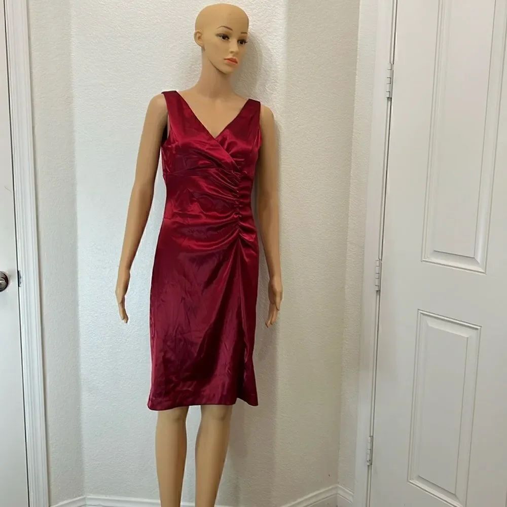 Betsy & Adam Women’s Dress Size 8 Maroon Red V Neck Ruching Sleeveless Midi